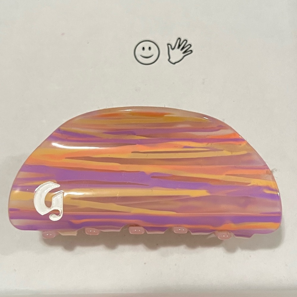 NIB/RARE /SOLD OUT/ LIMITED EDITION Glossier 2024 summer capsule HAIR CLAW!!